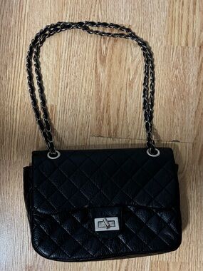 Quilted Black Chain Shoulder Bag